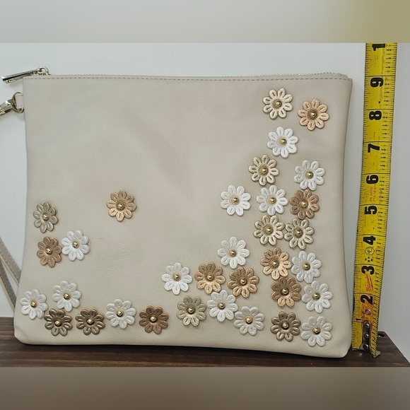 Imoshion Oversized Wristlet Clutch Makeup Bag With Floral Appliques - Picture 12 of 14